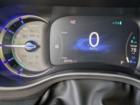 Used 2025 Chrysler Pacifica Select FWD image 32