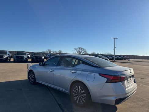 Certified 2023 Nissan Altima 2.5 SV image 16