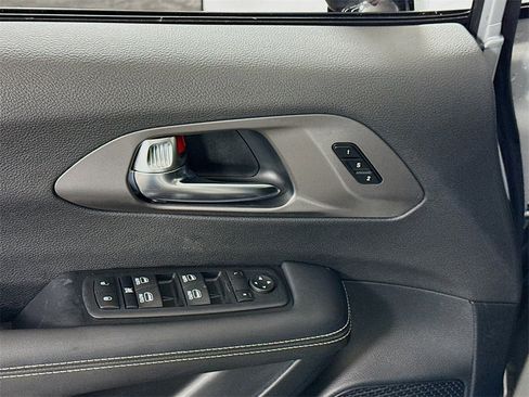 New 2026 Chrysler Pacifica Select image 12