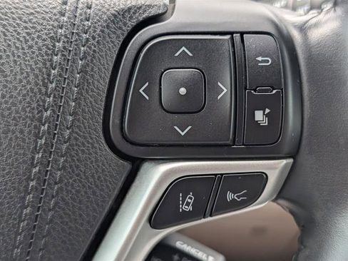 Used 2017 Toyota Highlander Limited image 21