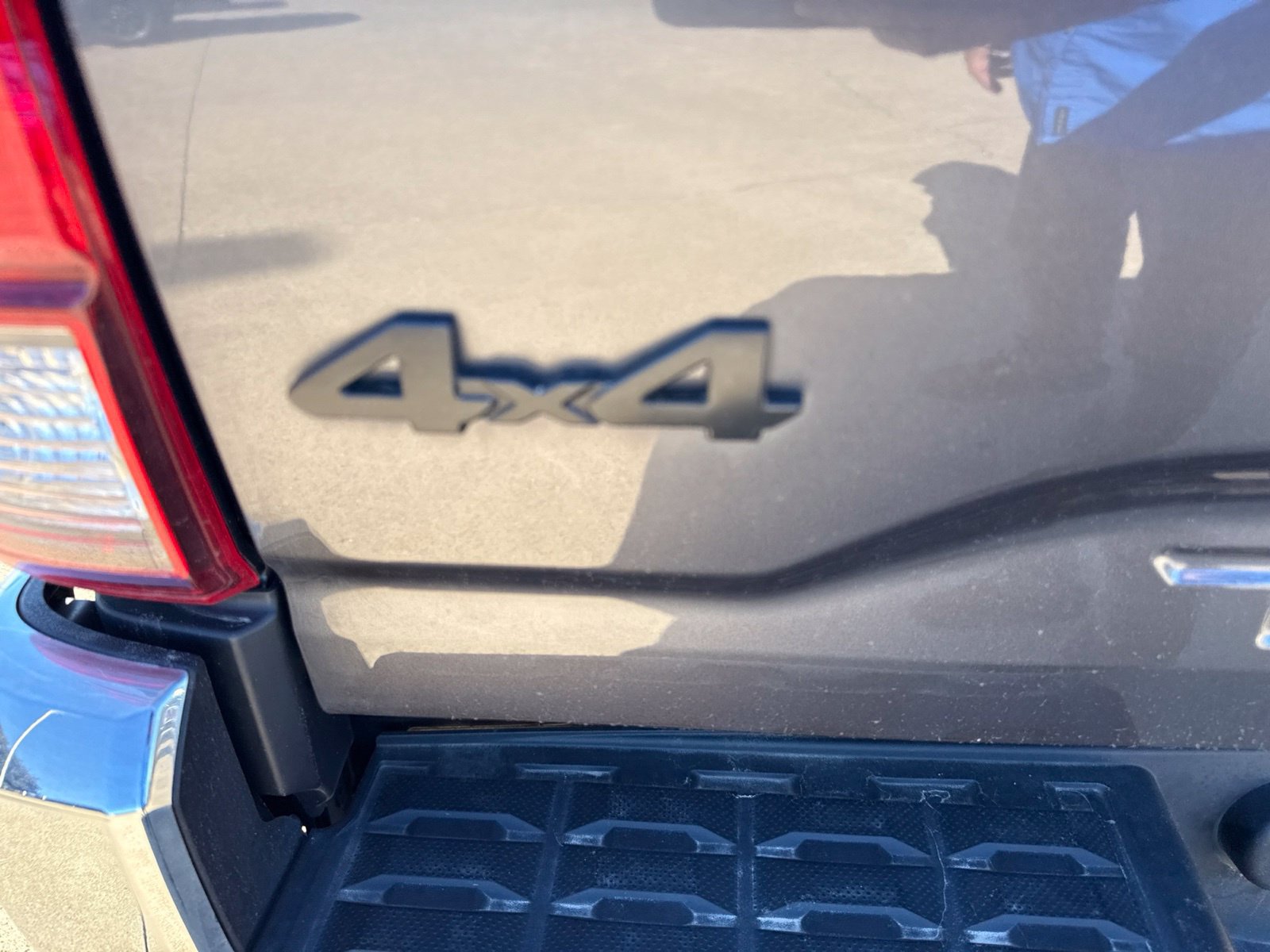 Used 2023 Toyota Tacoma SR5 w/ SR5 Appearance Package AWD/4WD image 9