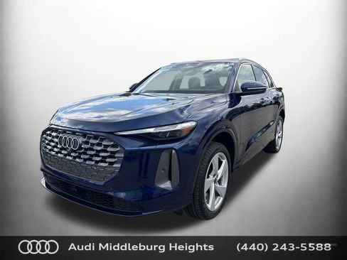 Certified 2025 Audi Q5 Premium w/ Premium Plus AWD/4WD image 3