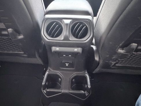 Used 2022 Jeep Wrangler Unlimited Rubicon w/ LED Lighting Group AWD/4WD image 25