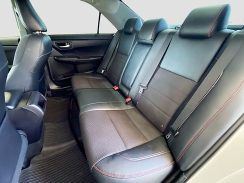 Used 2017 Toyota Camry SE FWD image 14