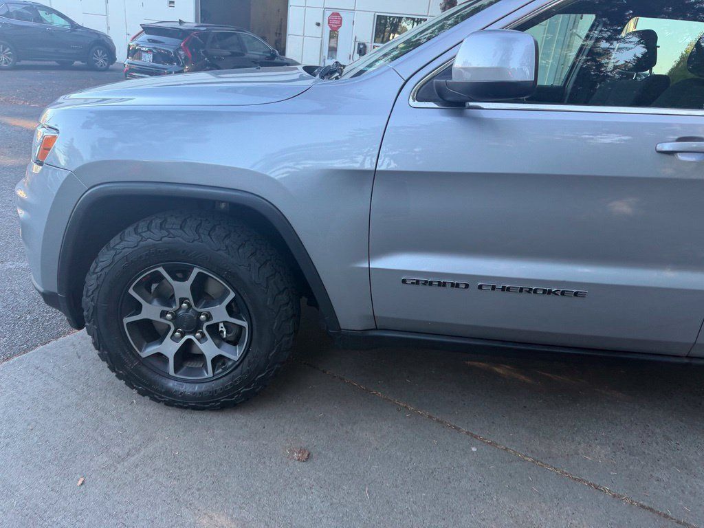 Used 2017 Jeep Grand Cherokee Laredo AWD/4WD image 8