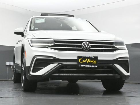 Used 2023 Volkswagen Tiguan SE w/ Panoramic Sunroof Package image 53