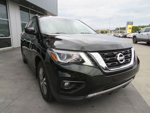 Used 2018 Nissan Pathfinder SV w/ SV All Weather Package image 9