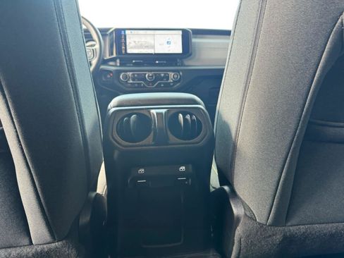 Used 2025 Jeep Wrangler Sport image 18