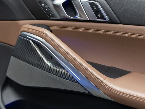 Used 2020 BMW X6 M50i image 21