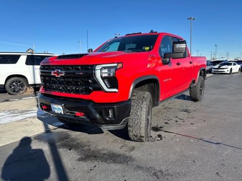 Used 2024 Chevrolet Silverado 2500 ZR2 w/ Technology Package image 7