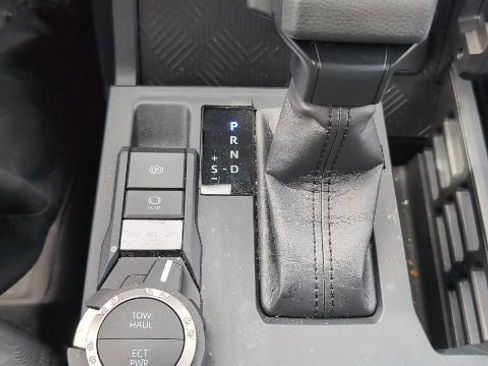 Used 2025 Toyota Tacoma SR5 AWD/4WD image 18