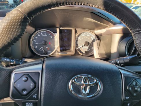 Used 2018 Toyota Tacoma SR5 image 29