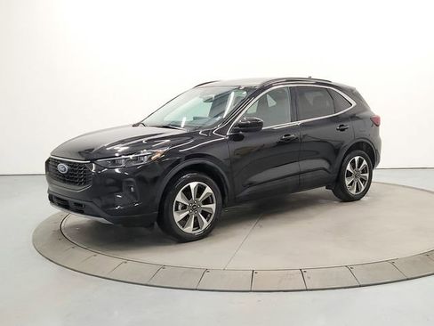 Used 2025 Ford Escape Platinum image 3