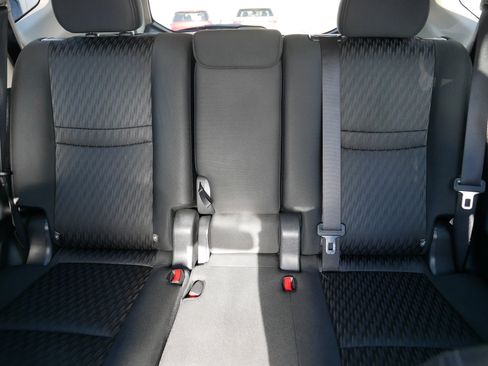 Used 2018 Nissan Rogue SV image 13