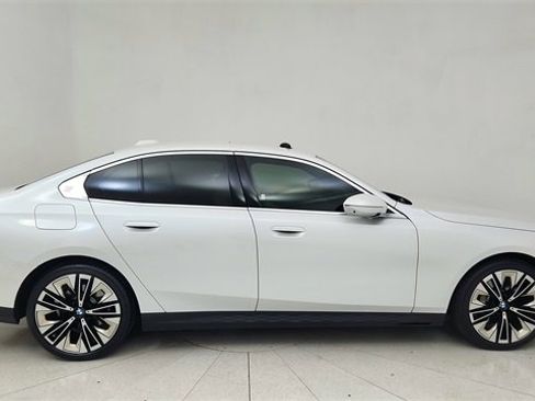 Used 2025 BMW 530i image 6