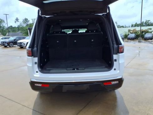 Used 2024 Jeep Wagoneer Series II w/ Flexible Seating Group RWD image 19