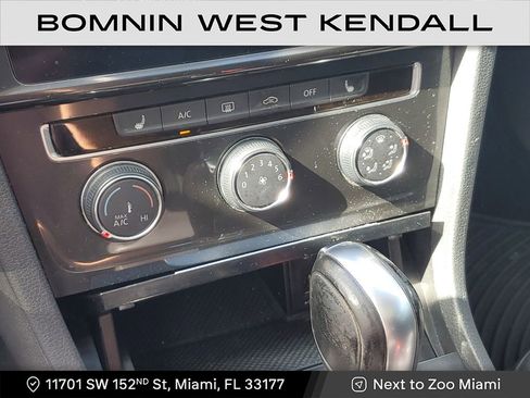 Used 2018 Volkswagen Golf SE image 26