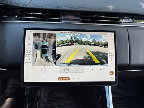 Used 2025 Land Rover Range Rover Sport Dynamic SE AWD/4WD image 19