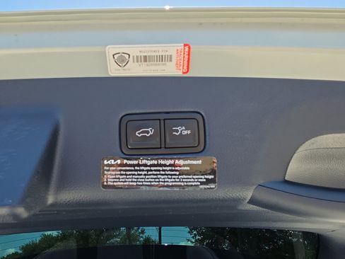Certified 2025 Kia Carnival EX FWD image 11
