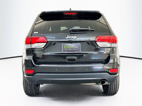 Used 2020 Jeep Grand Cherokee Laredo image 7