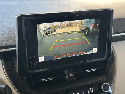 Used 2023 Toyota Corolla Cross XLE w/ Convenience Package FWD image 18