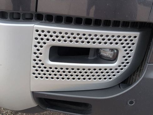 Used 2022 Land Rover Defender 110 SE image 10