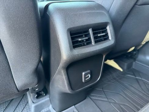 Used 2021 Chevrolet Equinox LT image 36