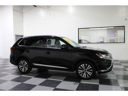 Used 2020 Mitsubishi Outlander ES image 1