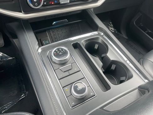 Used 2024 Ford Expedition XLT image 14