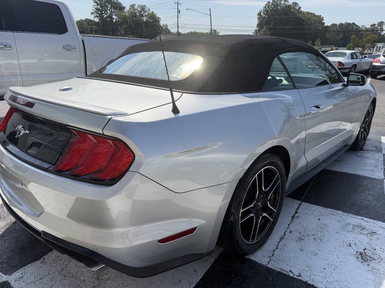 Used 2019 Ford Mustang Premium RWD image 7