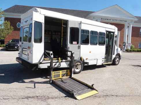 Used 2017 Ford E-450 and Econoline 450 Super Duty w/ Shuttle Bus Prep Package RWD image 26
