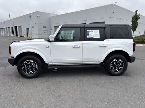 Used 2024 Ford Bronco Outer Banks AWD/4WD image 6