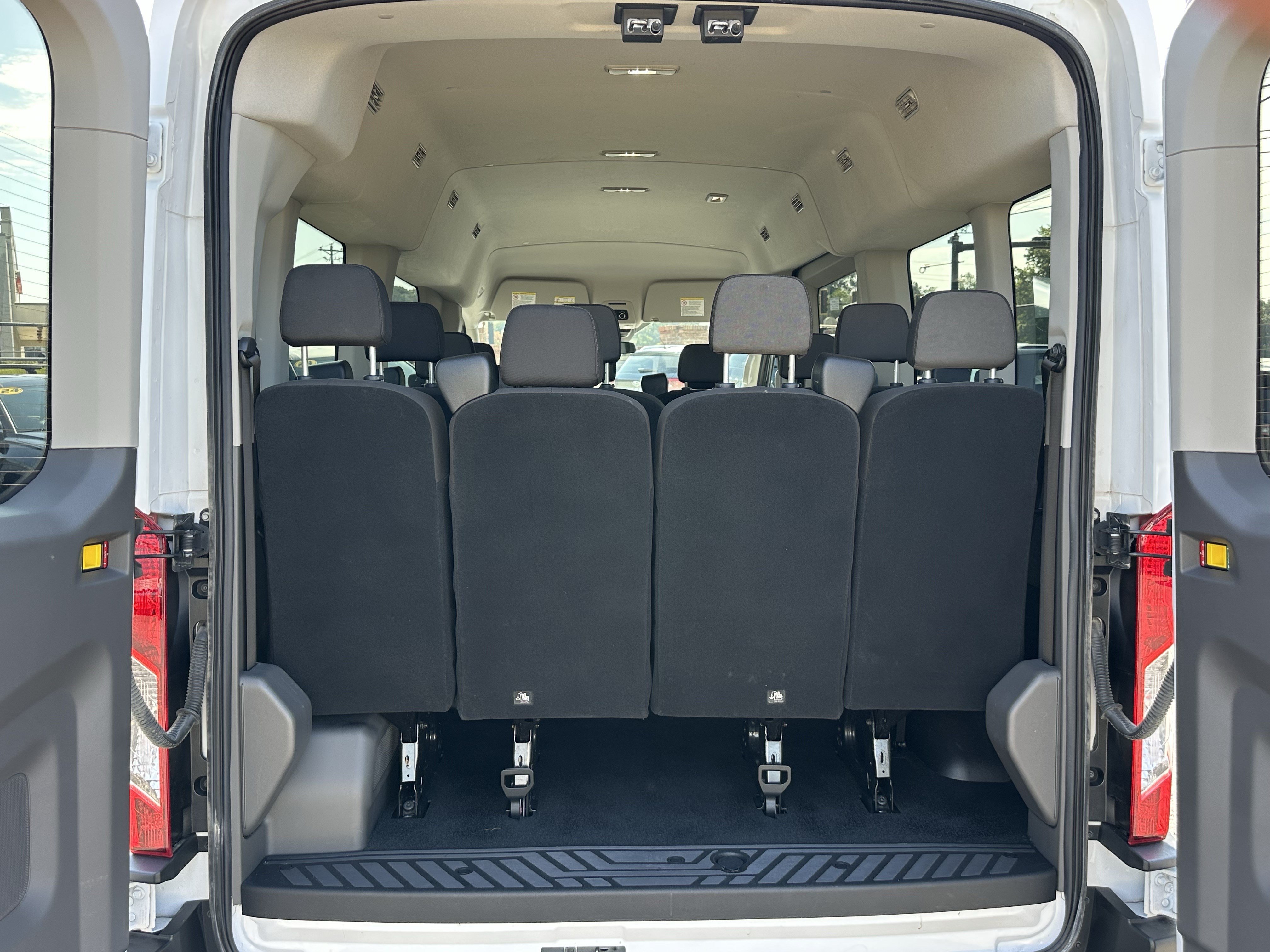 Used 2022 Ford Transit 350 XLT RWD image 18