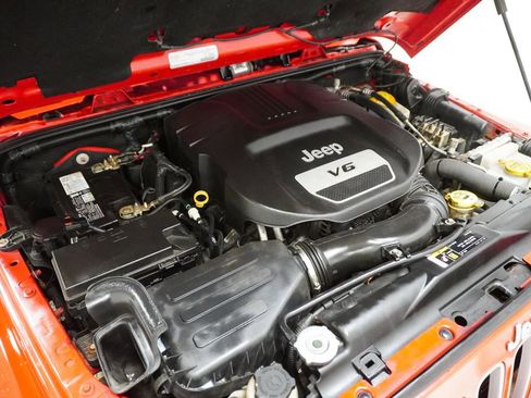 Used 2017 Jeep Wrangler Unlimited Sahara w/ Dual Top Group image 10