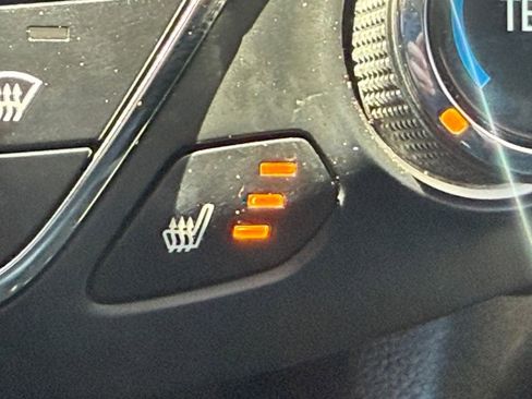 Used 2018 Chevrolet Cruze Premier FWD image 26