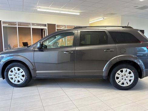 Used 2019 Dodge Journey SE image 5
