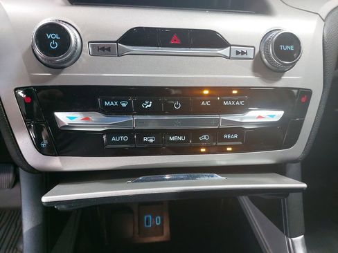 Used 2023 Ford Explorer XLT w/ Equipment Group 202A AWD/4WD image 23