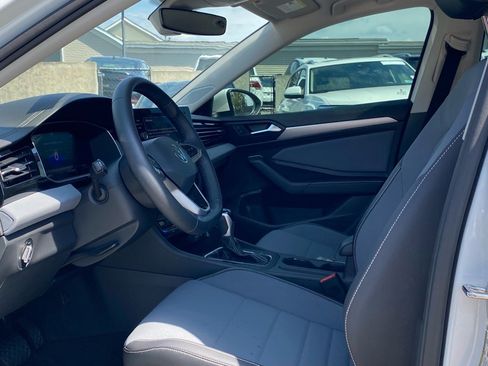 Certified 2025 Volkswagen Jetta SE w/ Black Wheel Package image 12