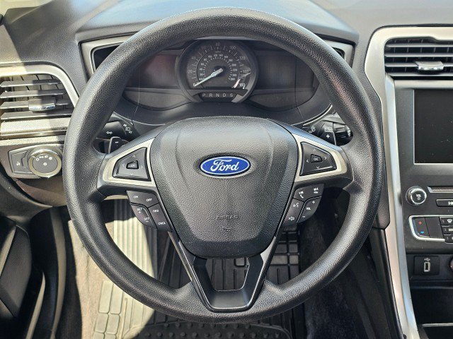 Used 2018 Ford Fusion SE w/ Fusion SE Technology Package FWD image 24