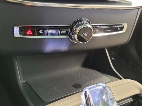 New 2026 Volvo XC90 T8 Plus w/ Protection Package Premier image 19
