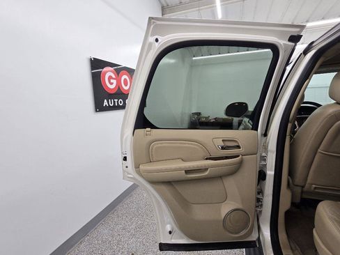 Used 2013 Cadillac Escalade Luxury RWD image 26