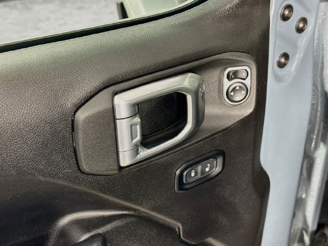 Used 2025 Jeep Wrangler Sport AWD/4WD image 21