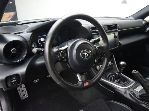 Used 2025 Toyota GR86 Premium w/ ALL Weather Mat Package (TMS) RWD image 15