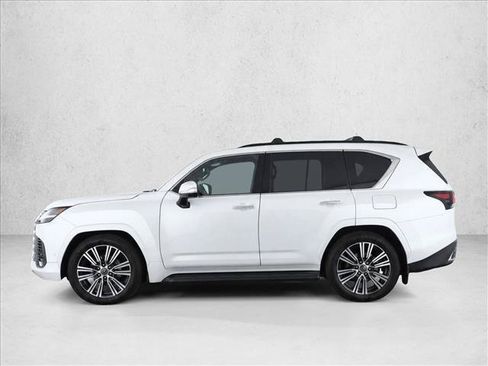 Used 2025 Lexus LX 700h Luxury AWD/4WD image 4