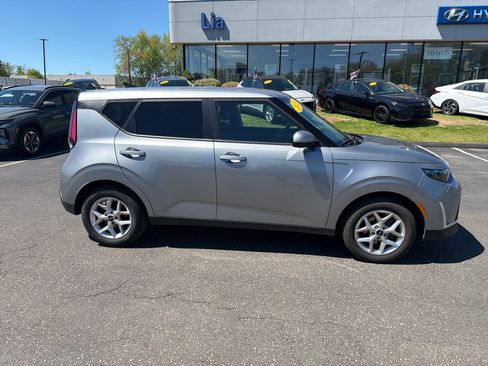 Used 2024 Kia Soul LX w/ Option Group 015 FWD image 2