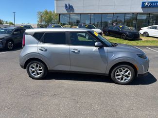 Used 2024 Kia Soul LX w/ Option Group 015 FWD video 2