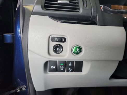 Used 2016 Honda Pilot Touring image 12