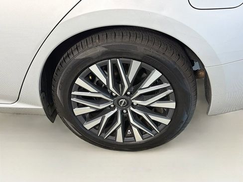 Used 2024 Nissan Altima 2.5 SV image 29