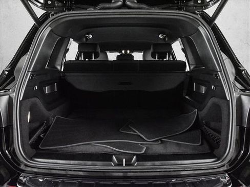 Certified 2025 Mercedes-Benz GLB 250 4MATIC w/ Exclusive Package image 6