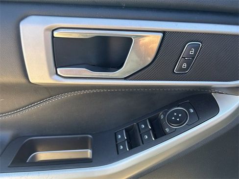 Used 2021 Ford Explorer XLT w/ Equipment Group 202A image 10